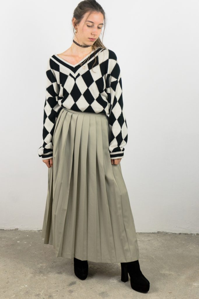 Elegant pleated 80s high waist skirt