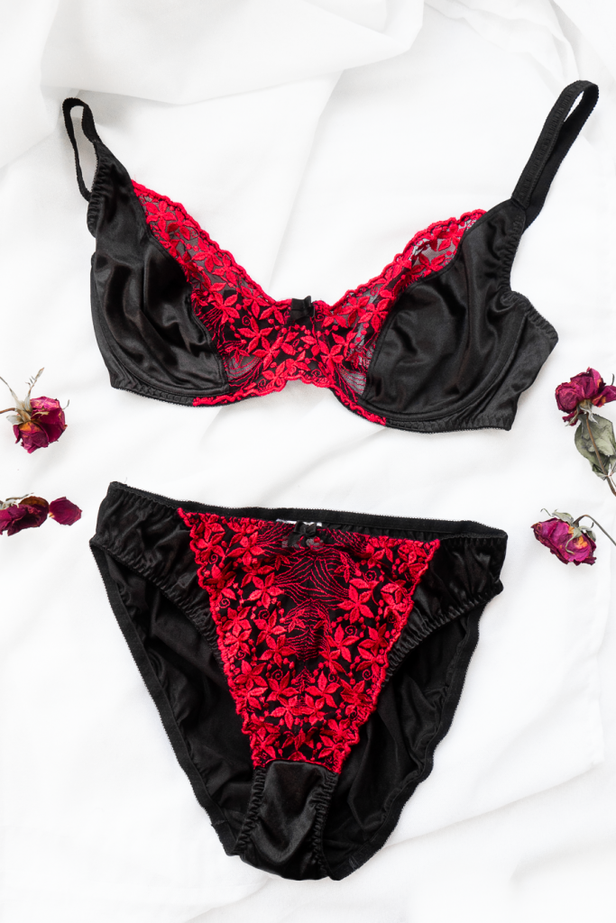magnificent vintage 1990s satin embroidered floral set