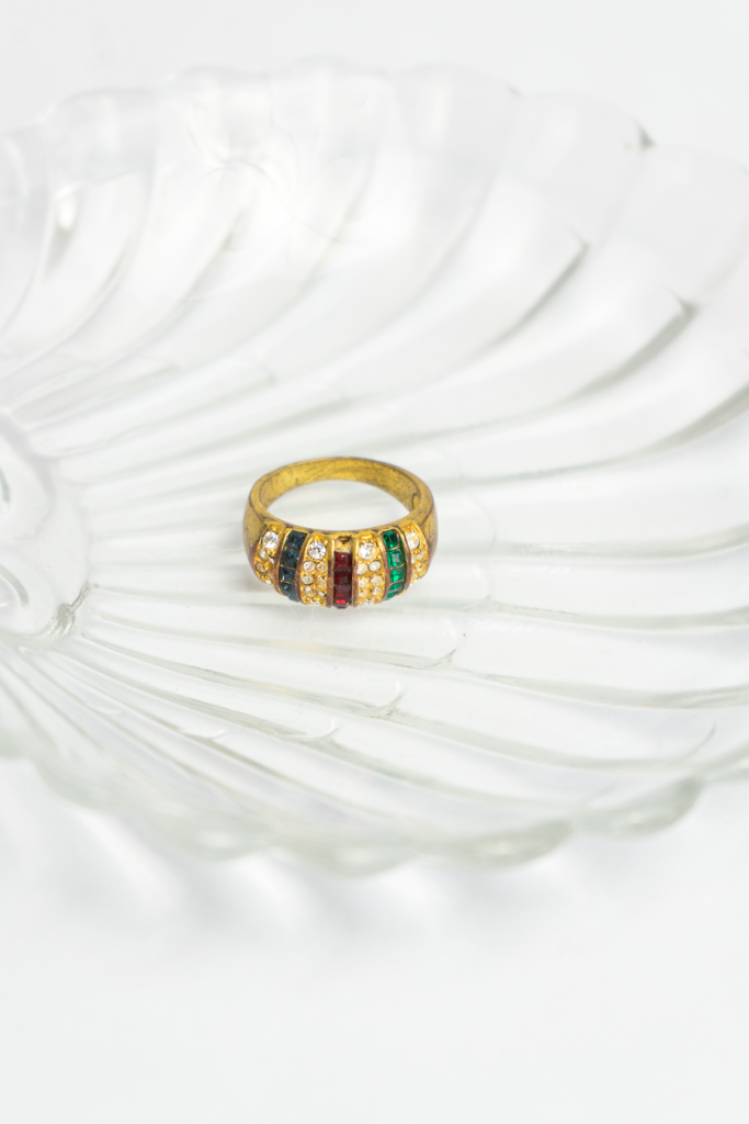 abstract vintage 90s golden rhinestone ring