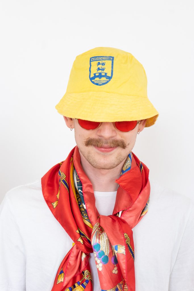 funky vintage 90s Nordschleswig bucket hat