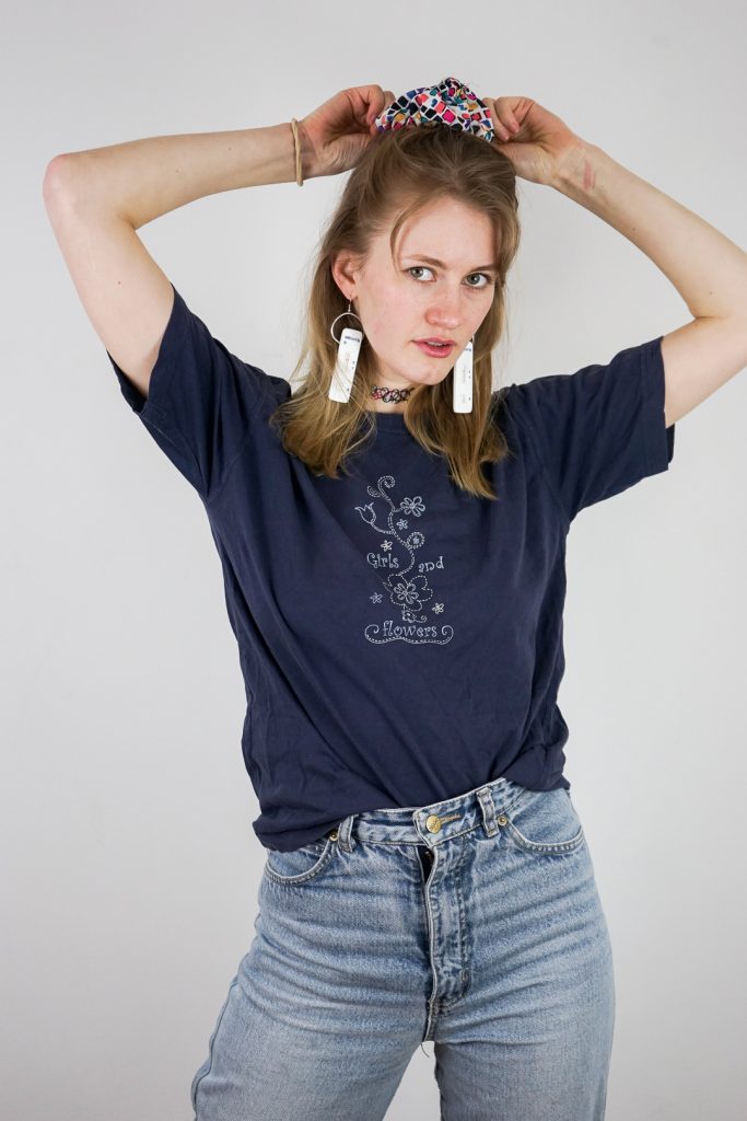 I like girls & flowers vintage 90s short logo t-shirt - M