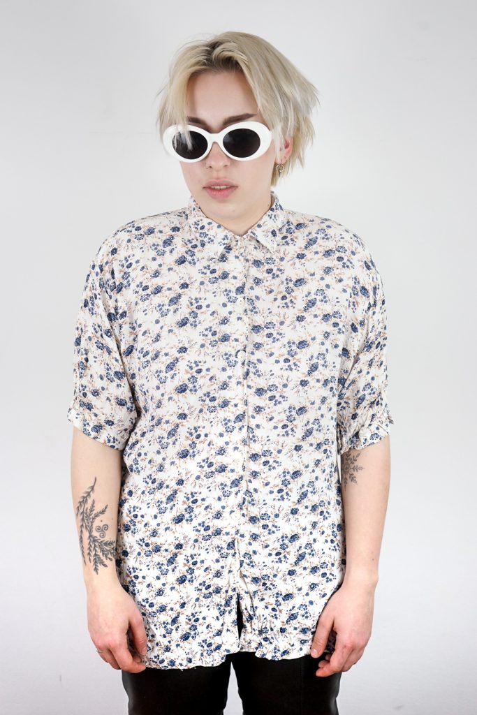 grungy vintage 90s unisex blue roses shirt - XL