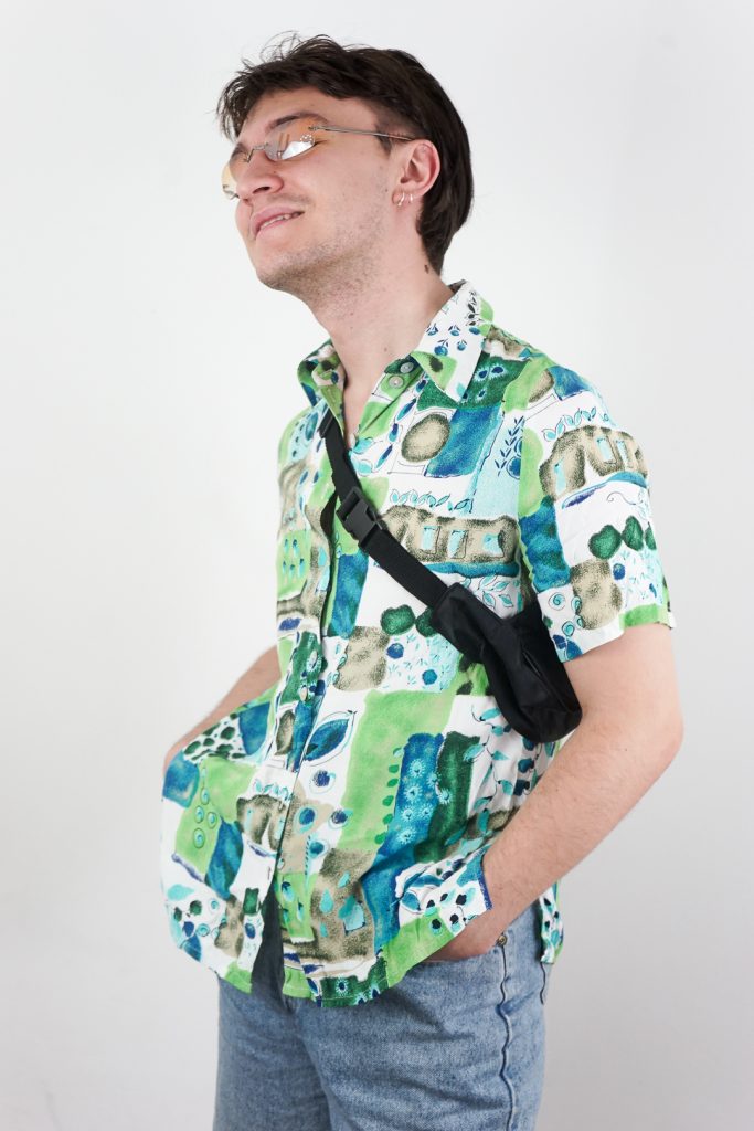 funky patterned vintage 90s art button up shirt - men’s S/women’s L