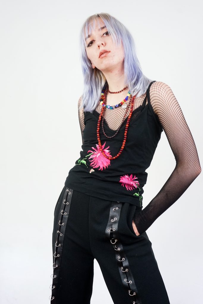 elegant vintage 90s grungy floral hennes crop top