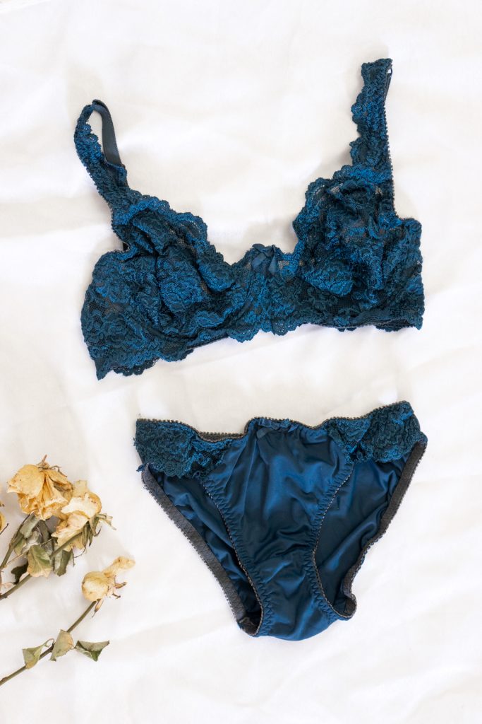aqueous vintage 1990s lace lingerie set