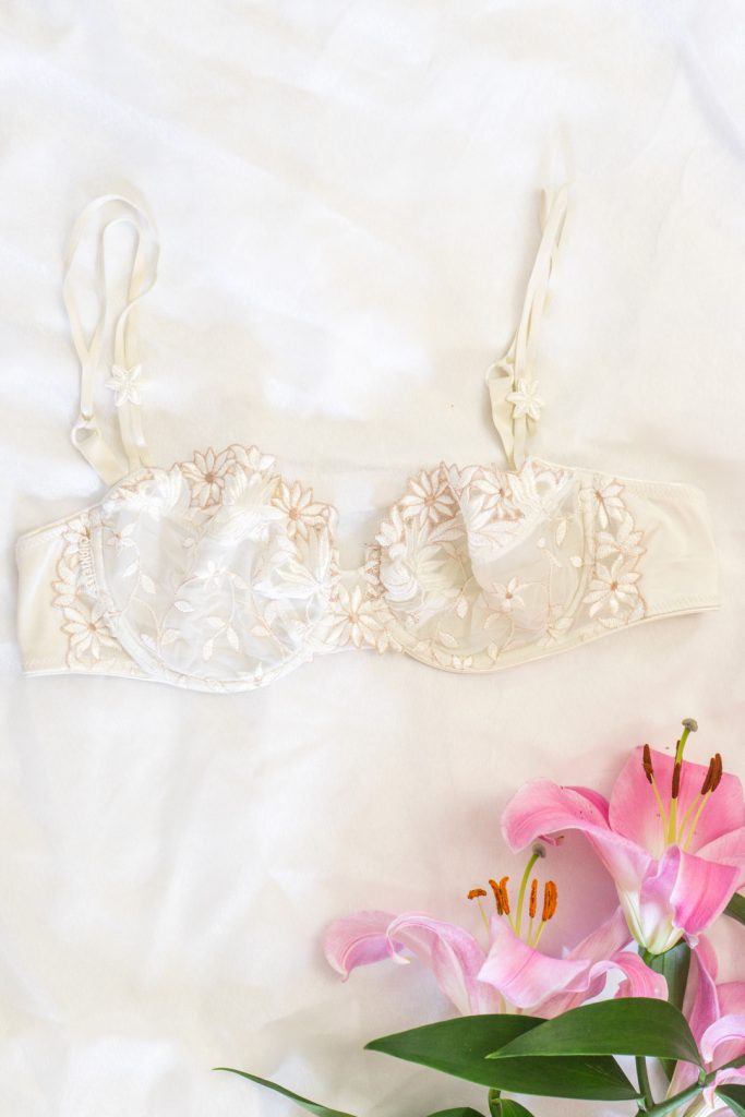 blooming vintage 1980s lace daisy bralet