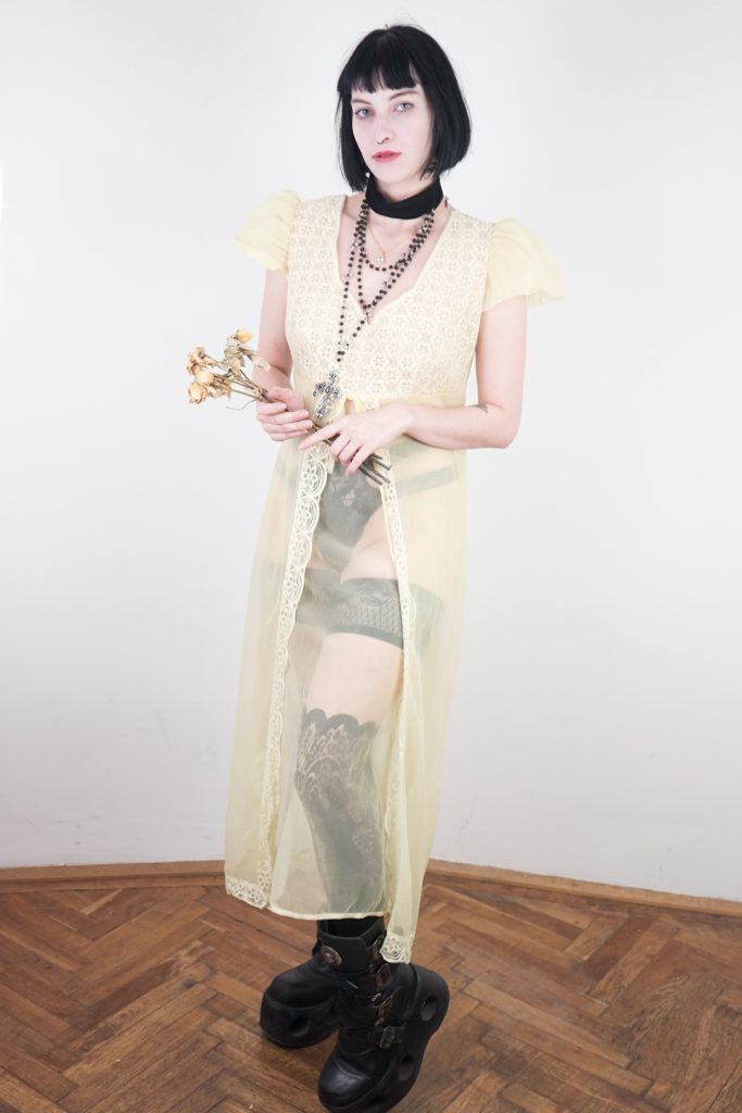 melodic layered vintage 1960s pointy sleeve see-through tulle dress