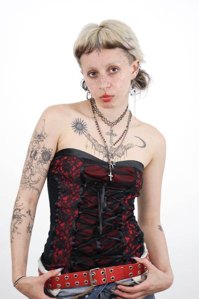 romantic vintage 90s red & black lace corset top